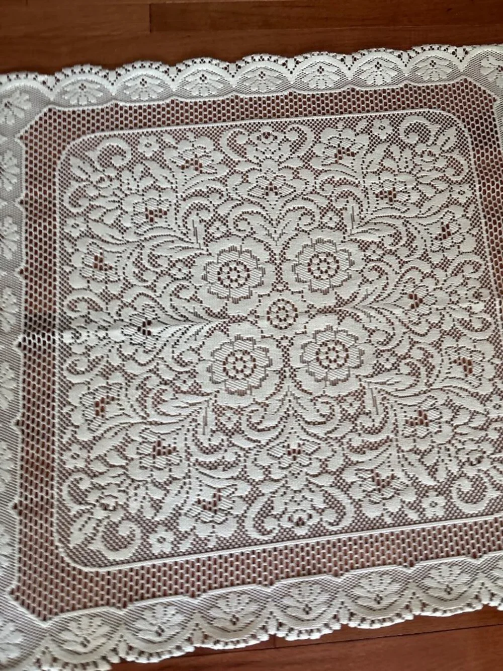 Cream Lace Tablecloth 35